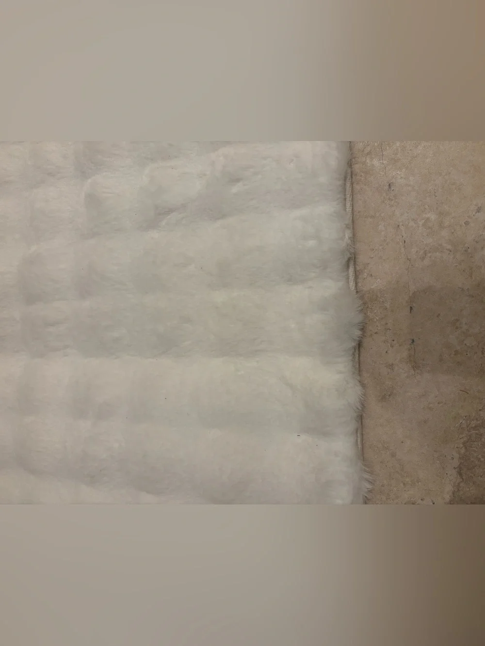 NWOT Plush White Bath Rug - Soft Tufted Bathroom Mat